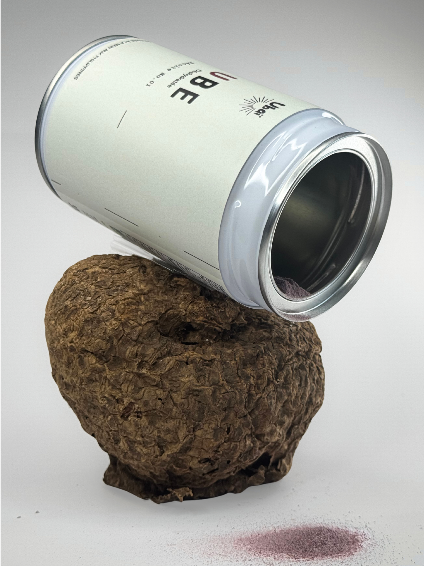 La récolte No.01 a été spécialement sélectionnée parmi le meilleur quart de la production du champ. Les racines sont ensuite déshydratées à cru afin d’en préserver leurs nombreux bienfait et valeurs nutritionnelles.