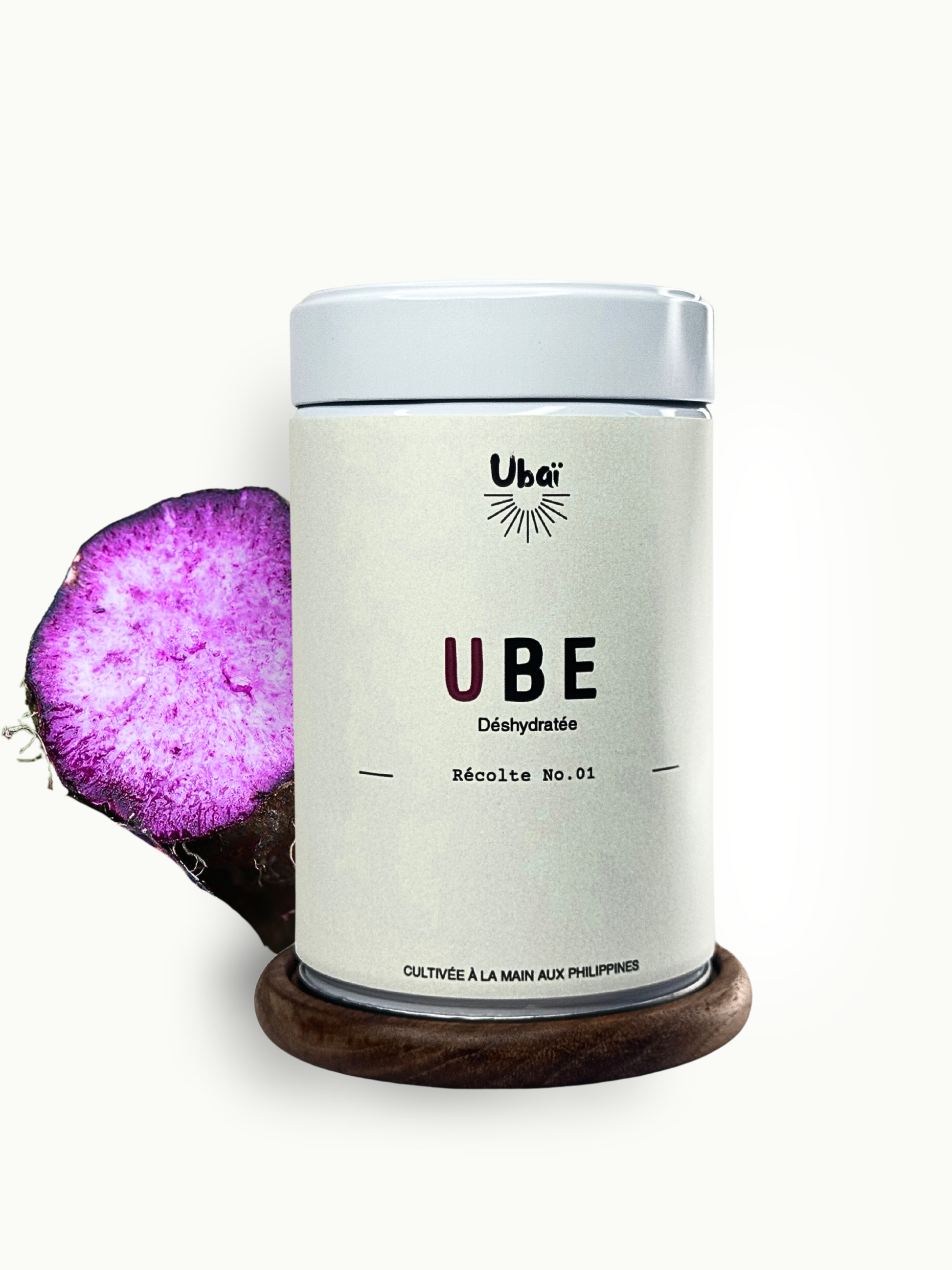 La boîte en aluminium d'ube en poudre Ubaï et une racine d'ube 